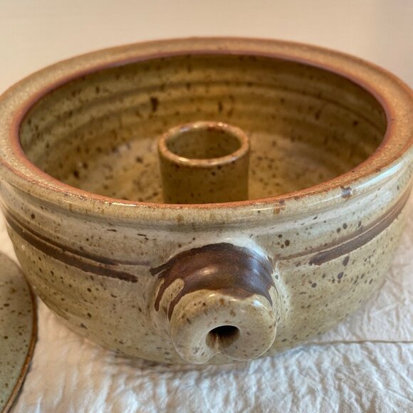 Handcrafted Stoneware Bundt Cake Pan With Lid Speckled Beige & Brown Finish Circ - Picture 6 of 13